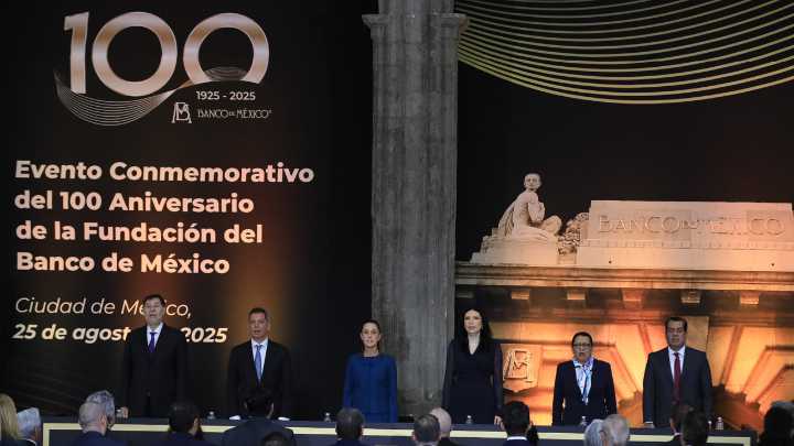 Banco de México lanza moneda de plata y billetes conmemorativos por su centenario