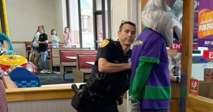 'Chuck E. Cheese' is 'a little bit busy ma'am' as police accuse costumed rodent of credit card theft