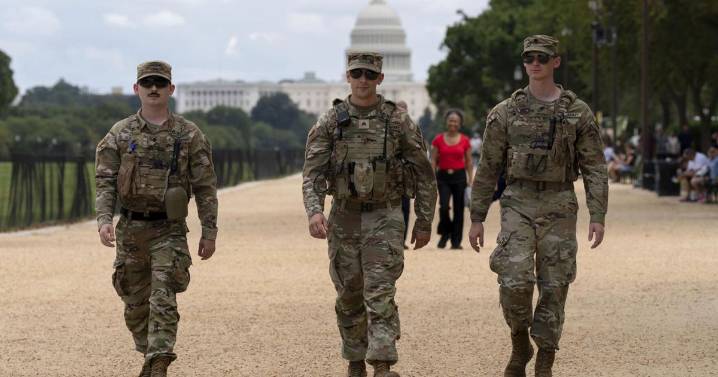 El Pentágono dice que unas unidades de la Guardia Nacional en Washington ahora portan armas de fuego