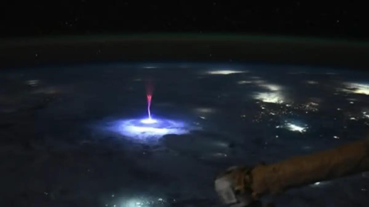 Astronauta de la NASA graba un misterioso chorro gigante sobre México y EU