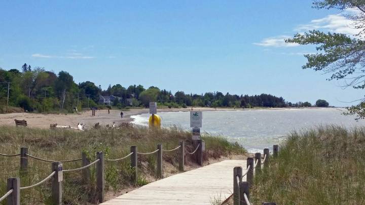 Public health lifts swimming advisory for Southampton beach