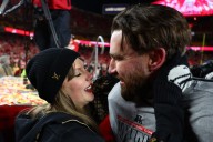 Taylor Swift and Travis Kelce annouce they are engaged