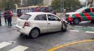 Choque entre un colectivo y un auto en Córdoba y Junín: hay cinco heridos