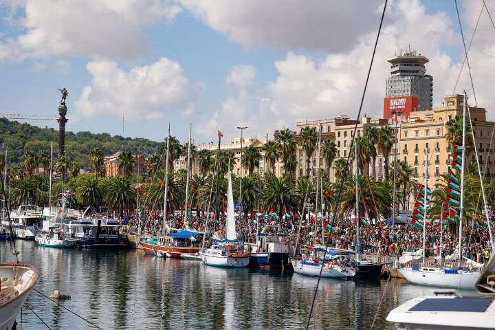 Zarpa desde Barcelona flotilla con casi 400 personas rumbo a Gaza