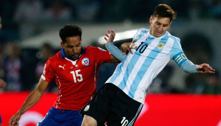 Beausejour reveló "el secreto" para anular a Messi en la final de la Copa América 2015
