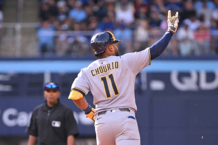 Jackson Chourio suelta 4 hits, supera los 30 dobles por primera vez y va por el récord de Ronald Acuña con su racha ofensiva