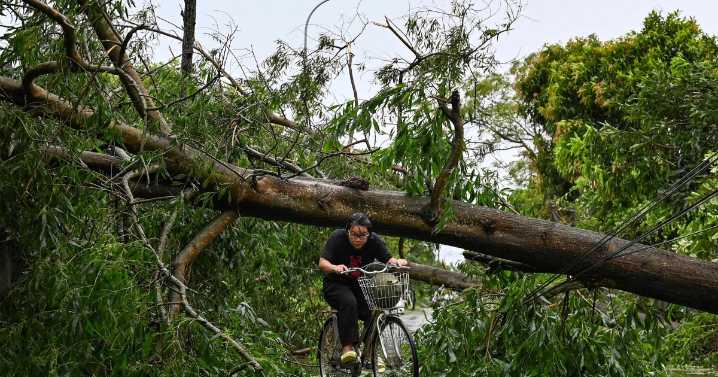Typhoon Kajiki kills 3 in Vietnam and floods Hanoi streets