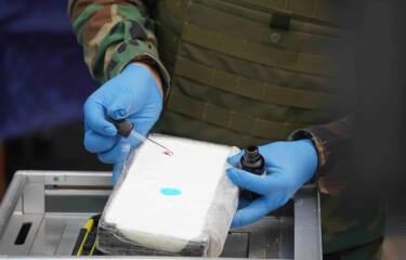 A prisión en Ecuador dos colombianos detenidos con 2,3 toneladas de cocaína en camiones