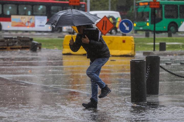 Lluvia y nieve en la región Metropolitana: este es el “momento clave” donde caerá mayor cantidad de agua en Santiago