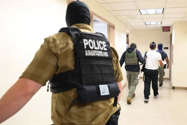 Revisa EU 55 millones de visas para posibles deportaciones