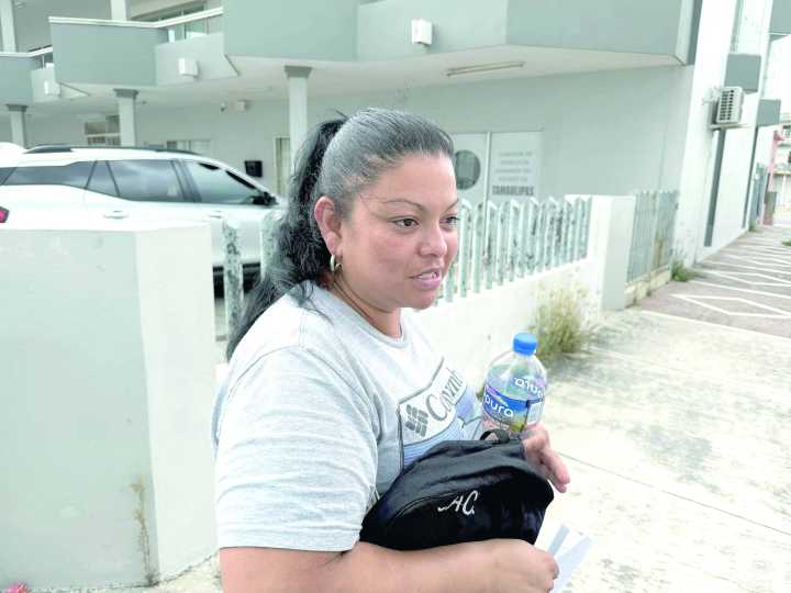 Una menor da a luz en baño de hospital