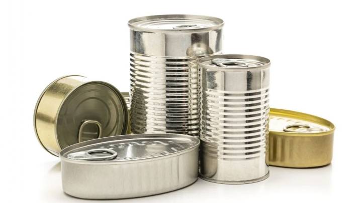 No tires las latas vacías: hacé esta mini huerta para tus plantas aromáticas en minutos y sin gastar un peso
