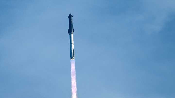SpaceX breaks Starship losing streak in 10th test
