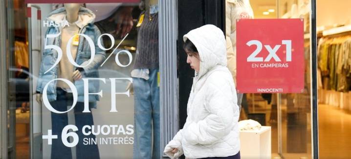 Consumo: las ventas de los comercios bajaron por cuarto mes consecutivo