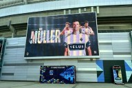 Thomas Mueller bromea que extraña a Manuel Neuer
