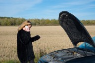 ¿Qué hacer si el capó del auto se abre mientras conduces?