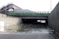 Suma casi 20 horas inundado bajo puente en Churubusco