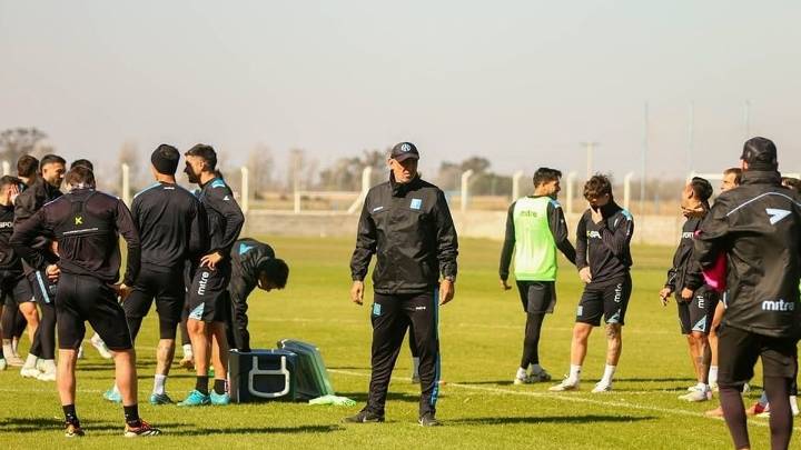 Estudiantes viajó con sus convocados para disputar mañana la fecha 28