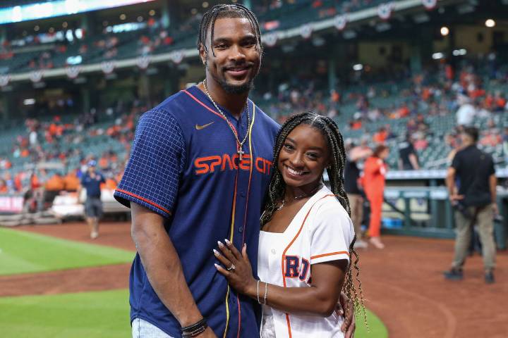 Simone Biles Only Has 2 Words for Jonathan Owens NFL Season After Fight in Bears Camp Jonathan Owens has made another NFL achivement and Simone Biles couldn't help but celebrate it. Fans are overloade