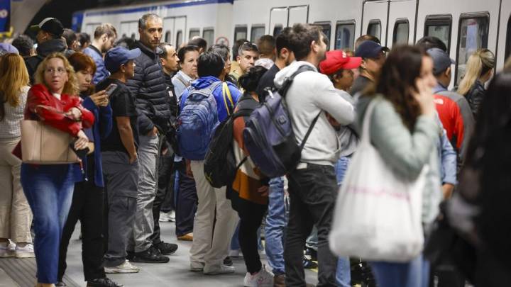 La inmigración impulsa a España a un nuevo máximo de población, con 49,3 millones de habitantes