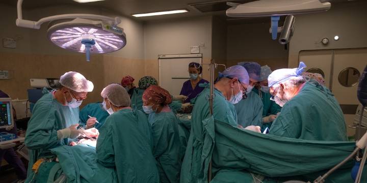 “El quirófano fue adaptado y hubo simulacros previos”: los detalles de la cirugía de separación de siamesas en el Hospital Garrahan