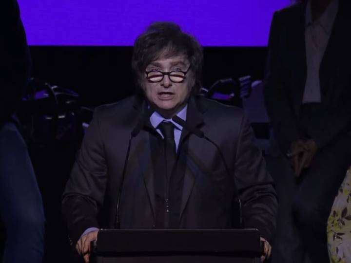 "El kirchnerismo se dedica a sembrar el caos y generar inestabilidad": Javier Milei encabeza un acto de campaña en Junín en medio del escándalo por la filtración de audios