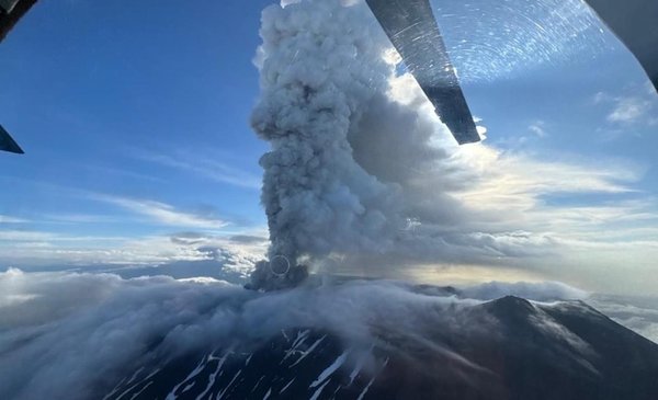 Rusia, en alerta máxima por la erupción de un volcán inactivo hace 450 años
