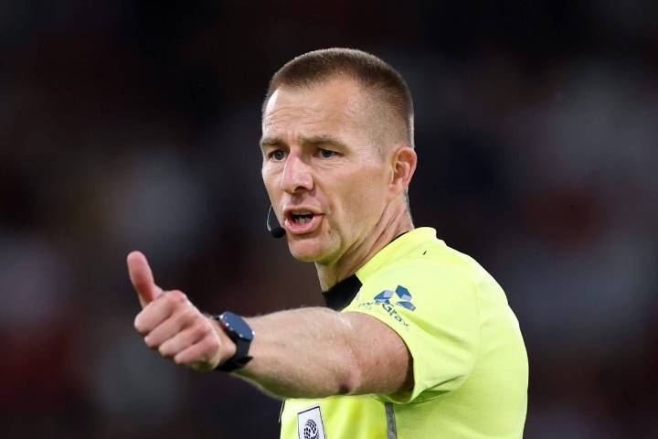 VAR from Chelsea-Fulham taken off duties for Liverpool-Arsenal as PGMOL acknowledges error made