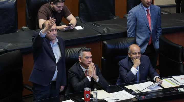 Priistas cuestionan cerco en el Senado mientras se debate sobre el pleito entre Alito y Noroña