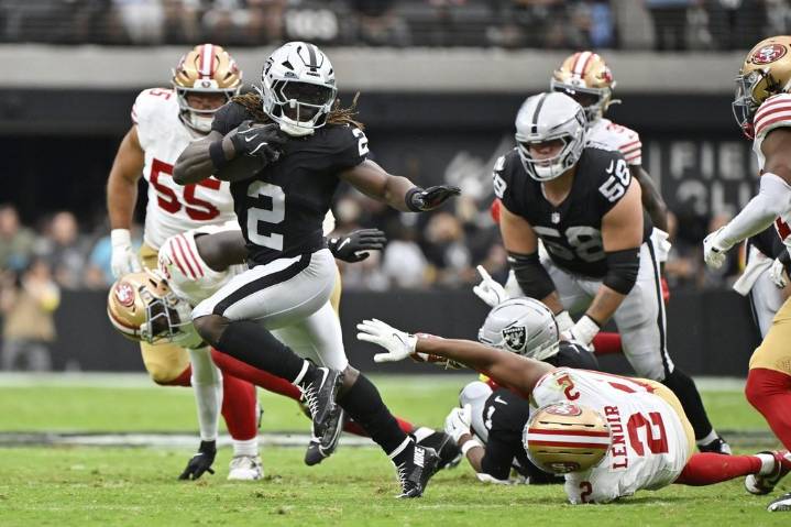 Raiders rookie Ashton Jeanty takes a hit, then delivers one in 22-19 loss to the 49ers – Winnipeg Free Press