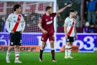 La defensa de River Plate sufrió sin Paulo Díaz y dejó escapar el triunfo agónicamente en el torneo argentino