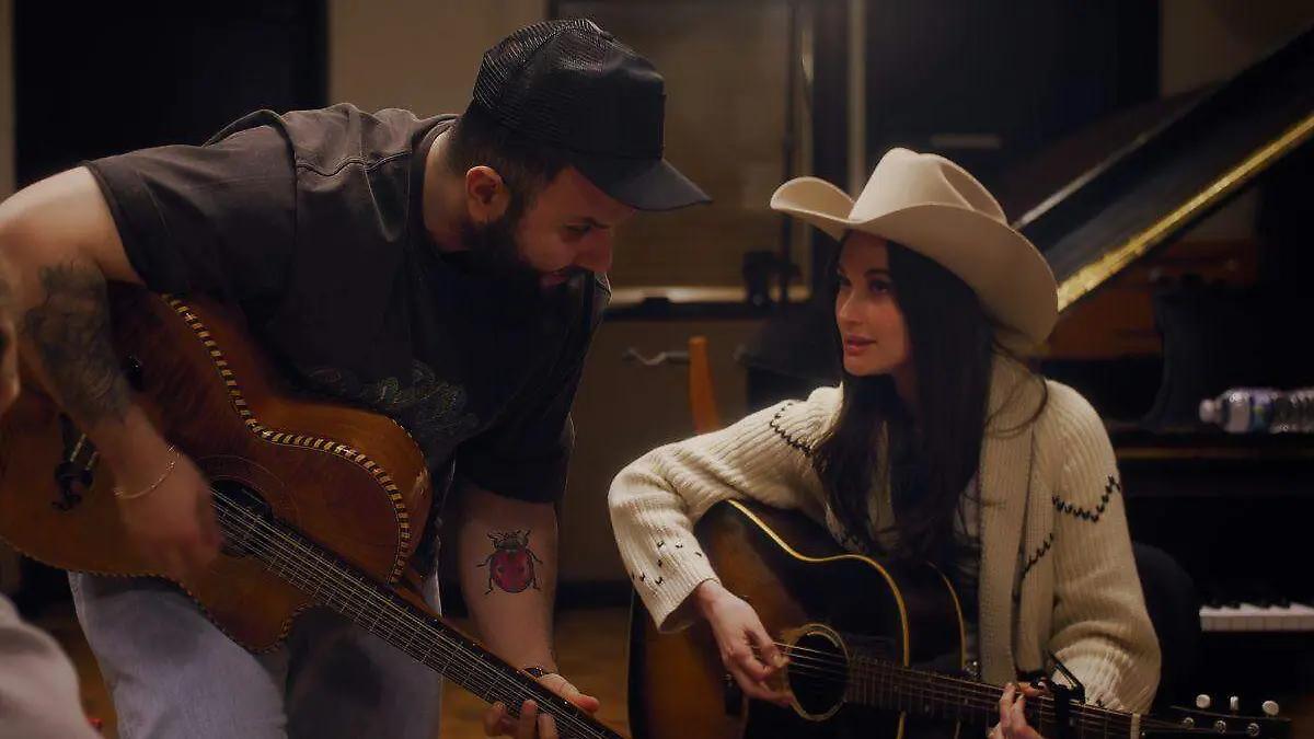 Carín León y Kacey Musgraves trascienden fronteras con su colaboración en “Lost in Translation”