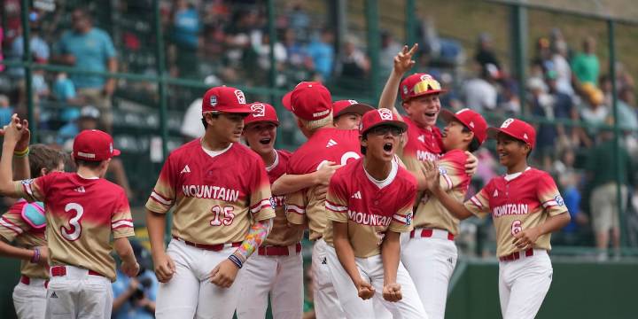 Celebrating Summerlin South: U.S. Champions parade through Downtown Summerlin