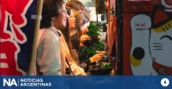 Un pintoresco carrito de madera japonés servirá los típicos fideos instantáneos en las noches porteñas