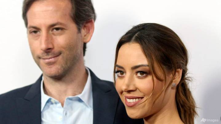 Actress Aubrey Plaza describes grief as 'a giant ocean of awfulness' following death of husband