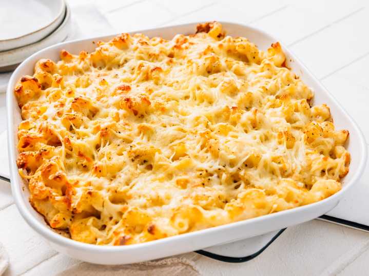 I've been a chef for 15 years. Here are my 9 tips for making the best mac and cheese.