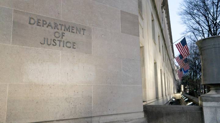 El DOJ demandó a California por imponer regulaciones en favor de los camiones eléctricos