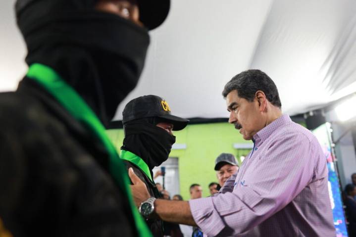 Presidente Maduro condecoró a efectivos por el reguardo de la seguridad y paz de la nación
