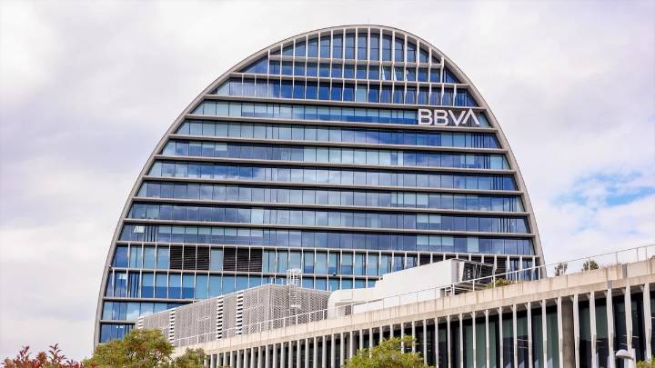 El BBVA recurre ante el Supremo la condición del Gobierno para aprobar la OPA a Banco Sabadell