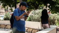 Casa Perú moviliza ropa y alimento para la familia que dormía en la calle con 6 niños