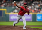 Pitcheo de Soriano y jonrón de Peraza llevan a Angelinos a blanquear a Astros