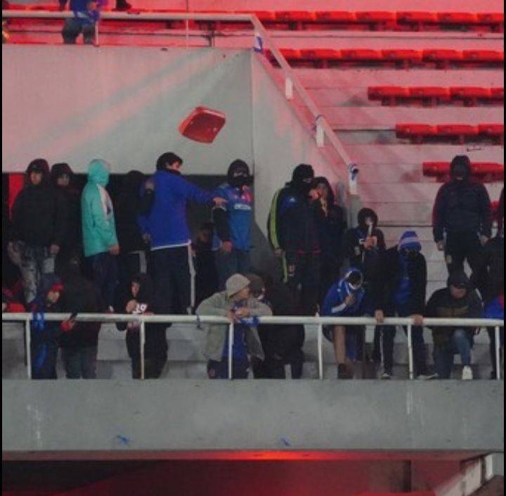 Drama y locura en Independiente-U de Chile: hay heridos graves