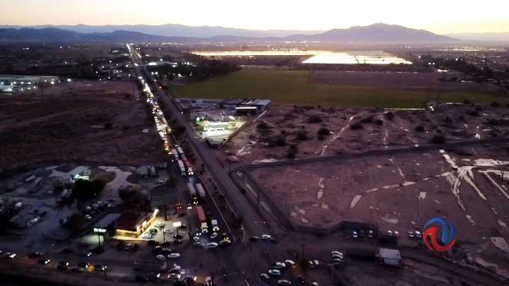 Mexicalenses bloquean la carretera a Tijuana; desde el domingo no tienen luz