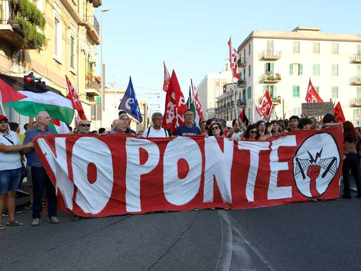 Thousands protest plan to build world’s longest bridge from Sicily to Italy