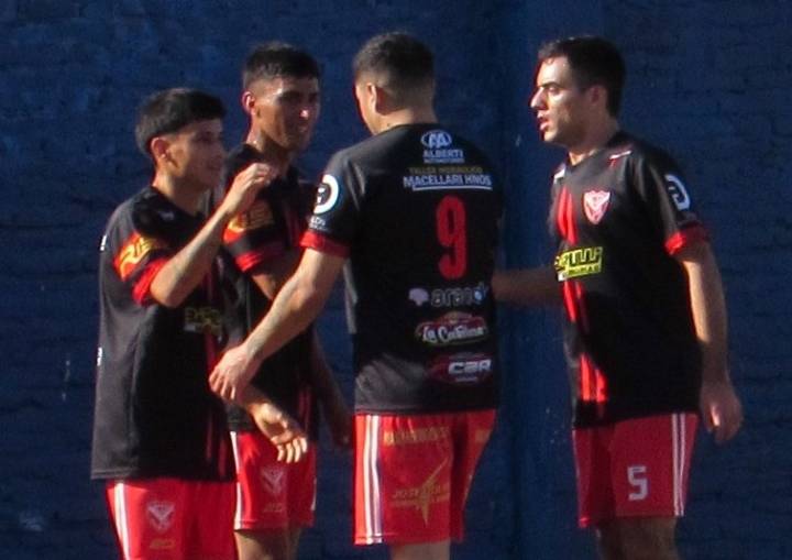 Fútbol local: se juegan las semifinales