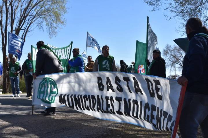 Municipales inician medidas de fuerza por recomposición salarial y recategorizaciones