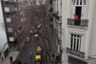 El espectacular video aéreo con el saludo de CFK a la gigantesca caravana de taxis que pide por su libertad