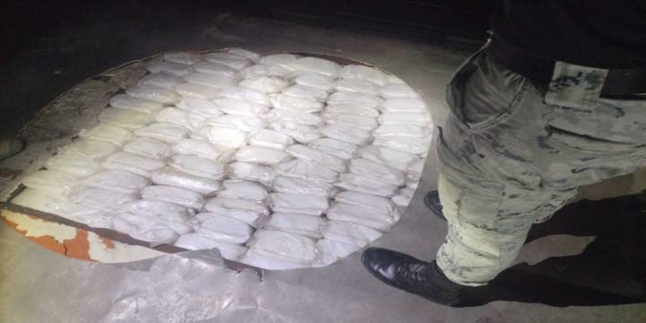 Procesan a dos personas que llevaban 68 millones de pesos en metanfetamina en Sonora