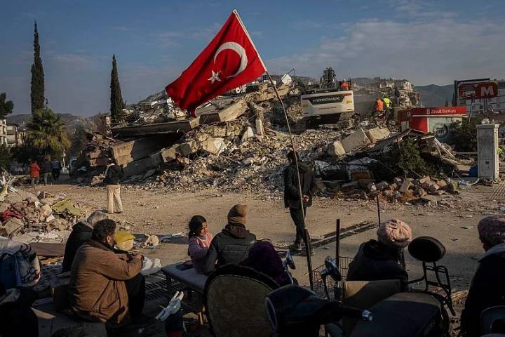 One killed and dozens injured after 6.1 magnitude earthquake hit Turkey's Balıkesir