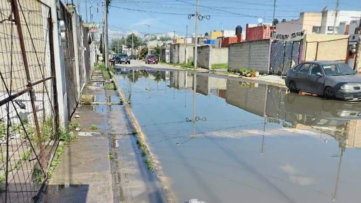Vecinos de Valle del Nevado en Calimaya cumplen 3 meses bajo las aguas negras